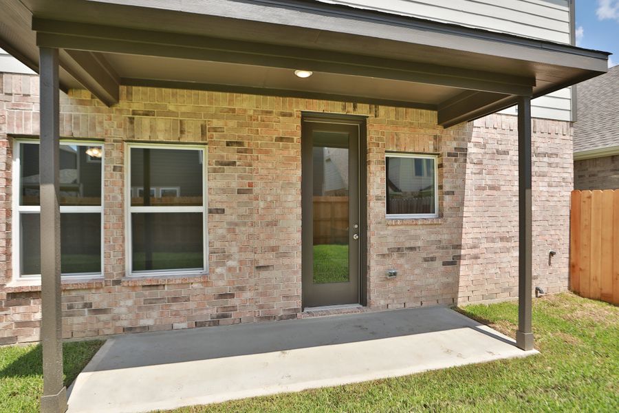 Representative exterior details of a home built from the Enclave Series - Maui by DRB Homes in Dauer Ranch, New Braunfels (Image 3).
