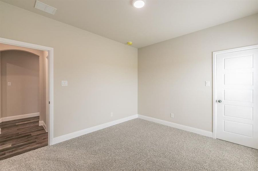 Spacious, unfurnished interior of a new home in , Alvarado (Image 16).