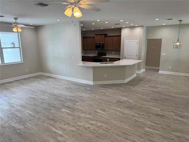 Spacious, unfurnished interior of a new home in , Dade City (Image 76).
