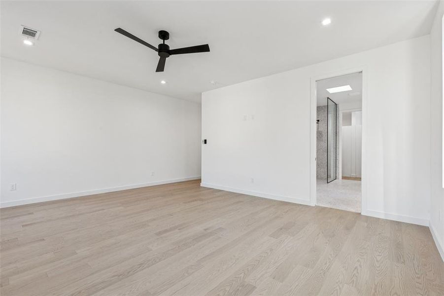 Spacious, unfurnished interior of a new home in , Dallas (Image 20).