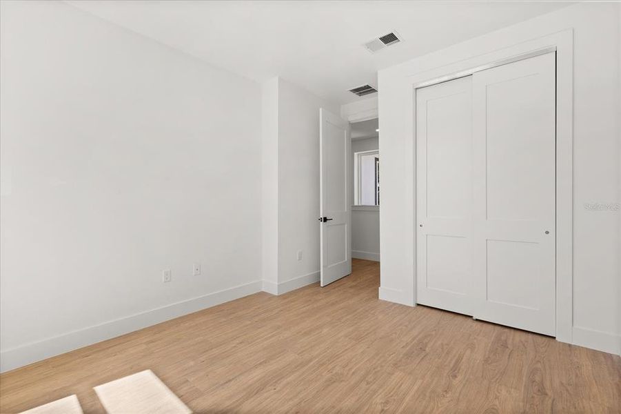Spacious, unfurnished interior of a new home in , Orlando (Image 21).