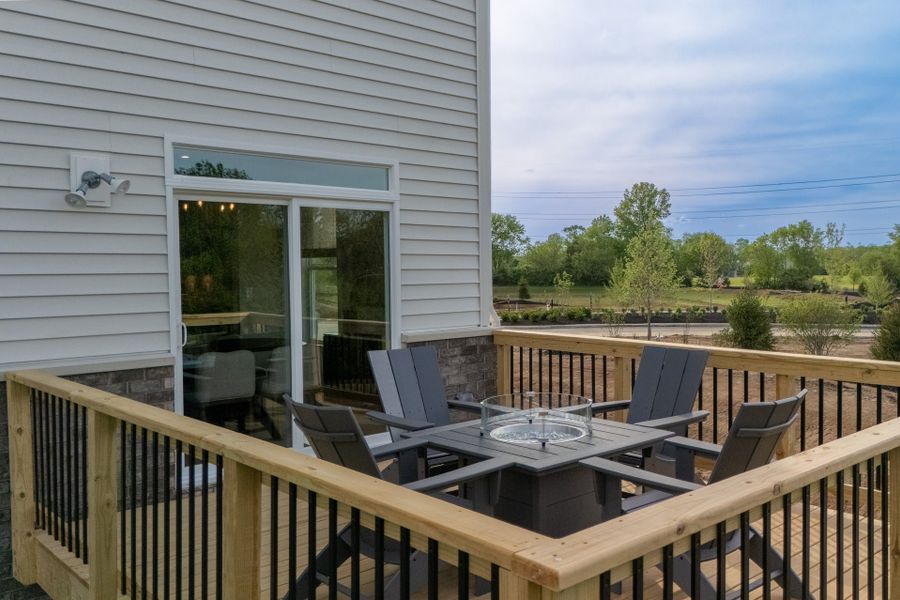 Representative exterior details of a home built from the Blair by Fischer Homes in Twin Lakes, Hoschton (Image 4).