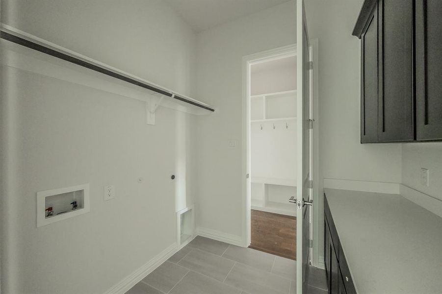 Spacious, unfurnished interior of a new home in Matthews Farms, Venus (Image 38). Spacious, unfurnished interior of a new home in Matthews Farms, Venus (Image 38).