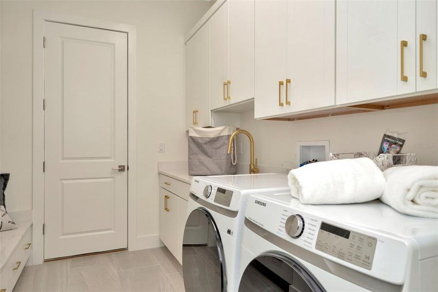 Furnished interior view inside a new home in Serengeti, Spring Hill (Image 34).