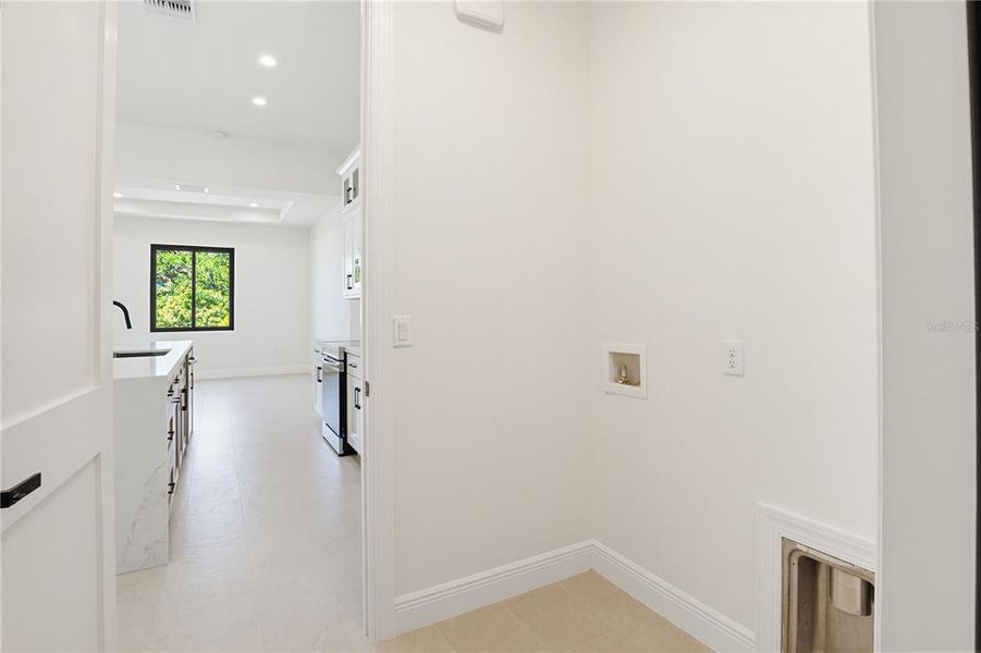 Spacious, unfurnished interior of a new home in , North Port (Image 40).