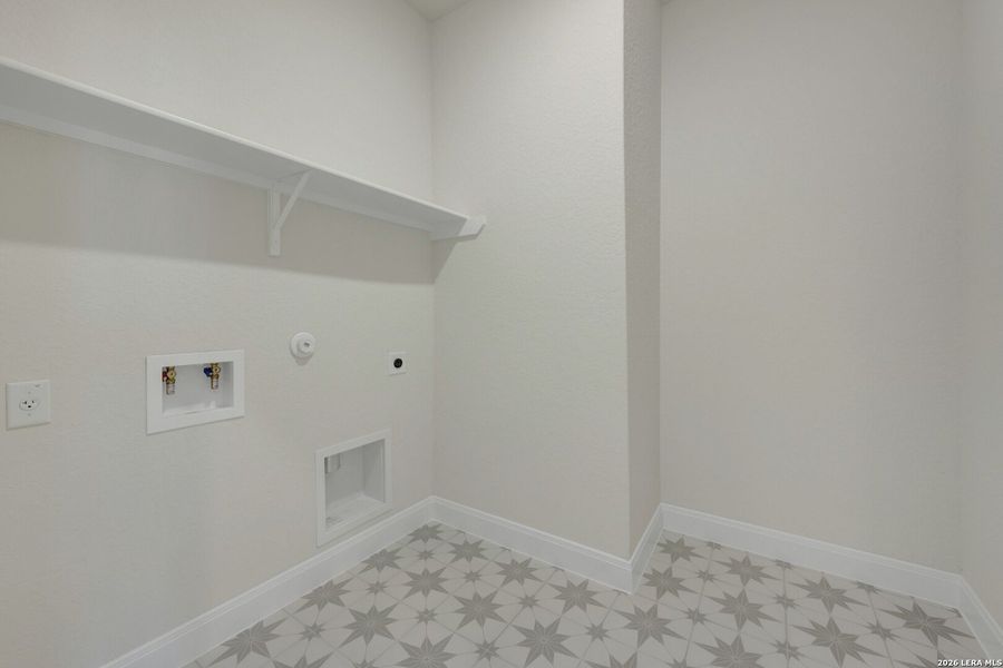 Spacious, unfurnished interior of a new home in Meyer Ranch – Legacy Series, New Braunfels (Image 29).