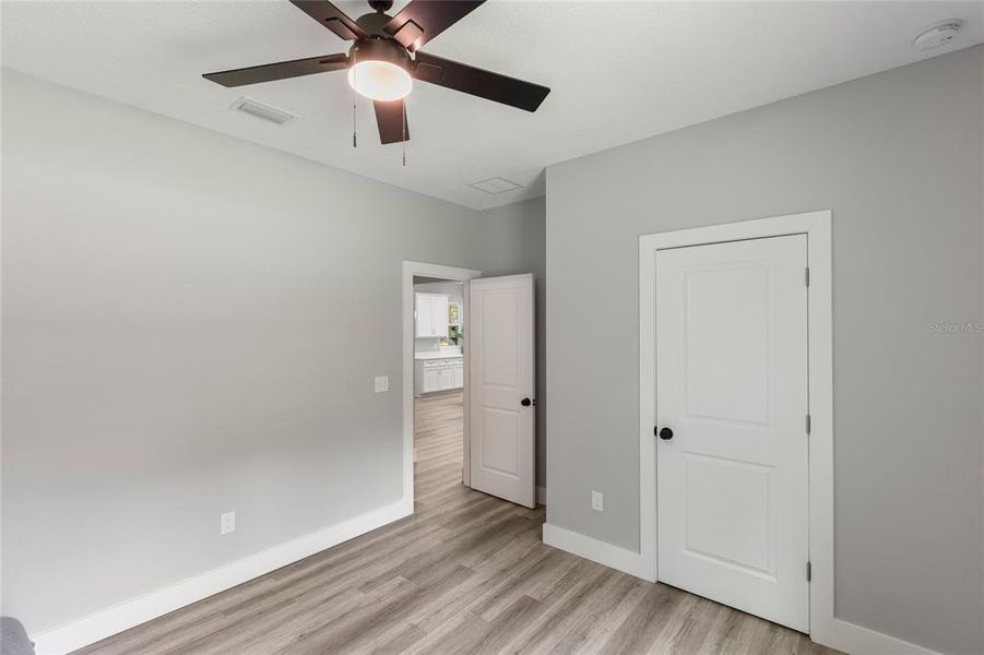 Spacious, unfurnished interior of a new home in , Florahome (Image 24).