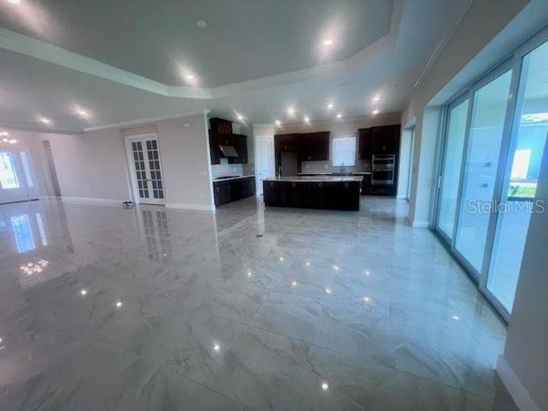 Spacious, unfurnished interior of a new home in , Sarasota (Image 37).