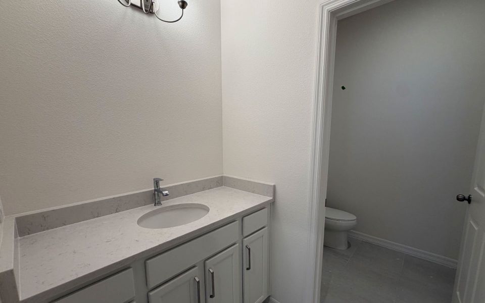 Comfortable and Functional Bathroom in Central Florida House Comfortable and Functional Bathroom in Central Florida House