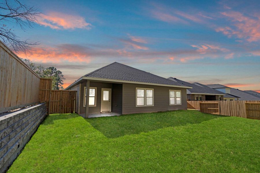 Exterior details and patio area of a home in , Conroe (Image 4).