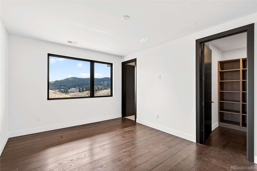 Spacious, unfurnished interior of a new home in , Golden (Image 36).
