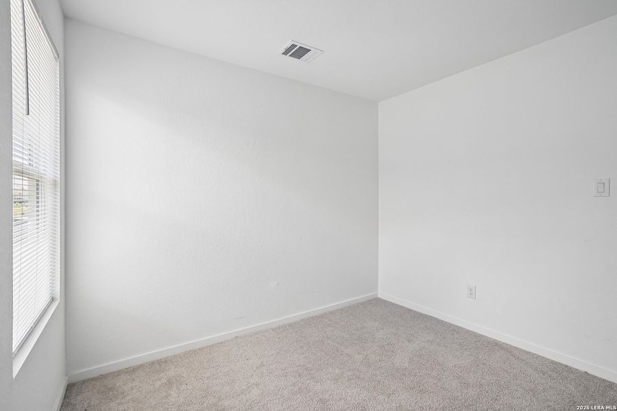 Spacious, unfurnished interior of a new home in Steelwood Trails, New Braunfels (Image 27).
