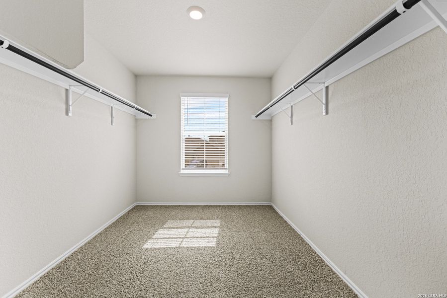 Spacious, unfurnished interior of a new home in Winding Creek, New Braunfels (Image 11).