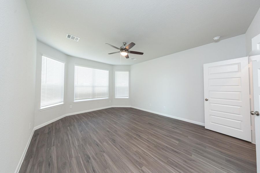 Spacious, unfurnished interior of a new home in Bluestem, Brookshire (Image 13).
