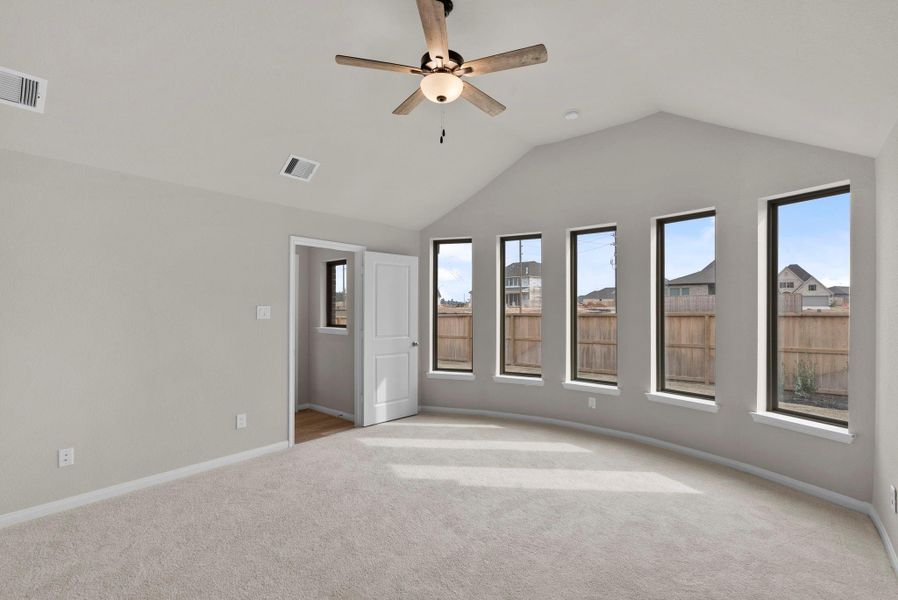 Spacious, unfurnished interior of a new home in Escondido, Magnolia (Image 16).
