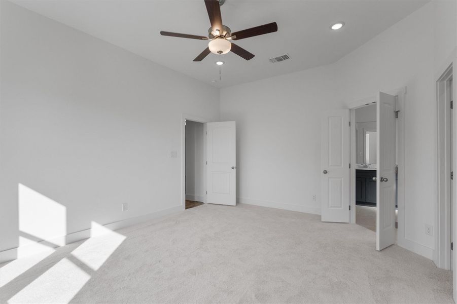 Spacious, unfurnished interior of a new home in Enclave at Cele, Pflugerville (Image 28). Spacious, unfurnished interior of a new home in Enclave at Cele, Pflugerville (Image 28).