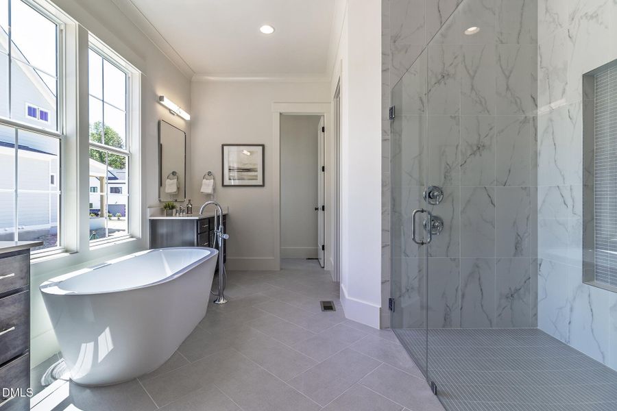 300_MEADOW_WALK_DR_INTERIOR_39