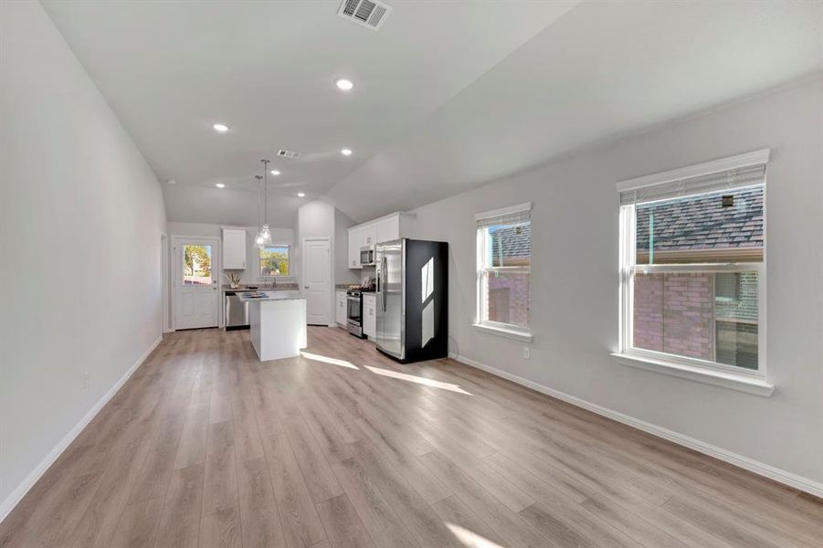 Spacious, unfurnished interior of a new home in ValleyBrooke, Mesquite (Image 27). Spacious, unfurnished interior of a new home in ValleyBrooke, Mesquite (Image 27).