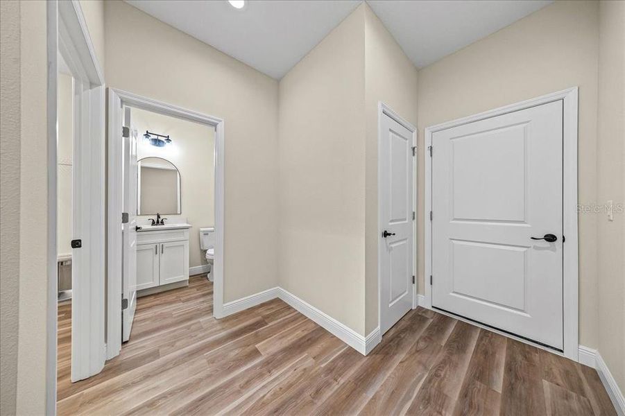 Spacious, unfurnished interior of a new home in , Ocala (Image 47).