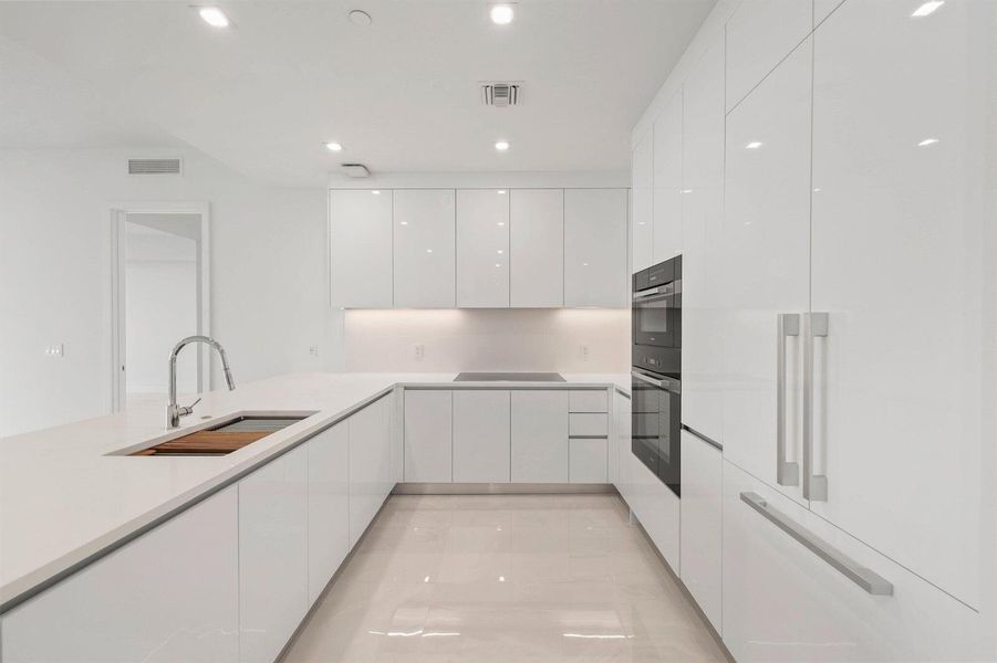 220 Lake Shore Drive - 11.jpg-SMALL 220 Lake Shore Drive - 11.jpg-SMALL