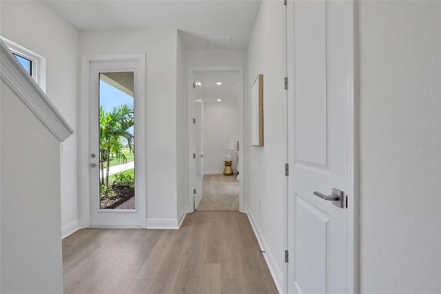 Spacious, unfurnished interior of a new home in Bungalow Walk at Lakewood Ranch, Sarasota (Image 16).