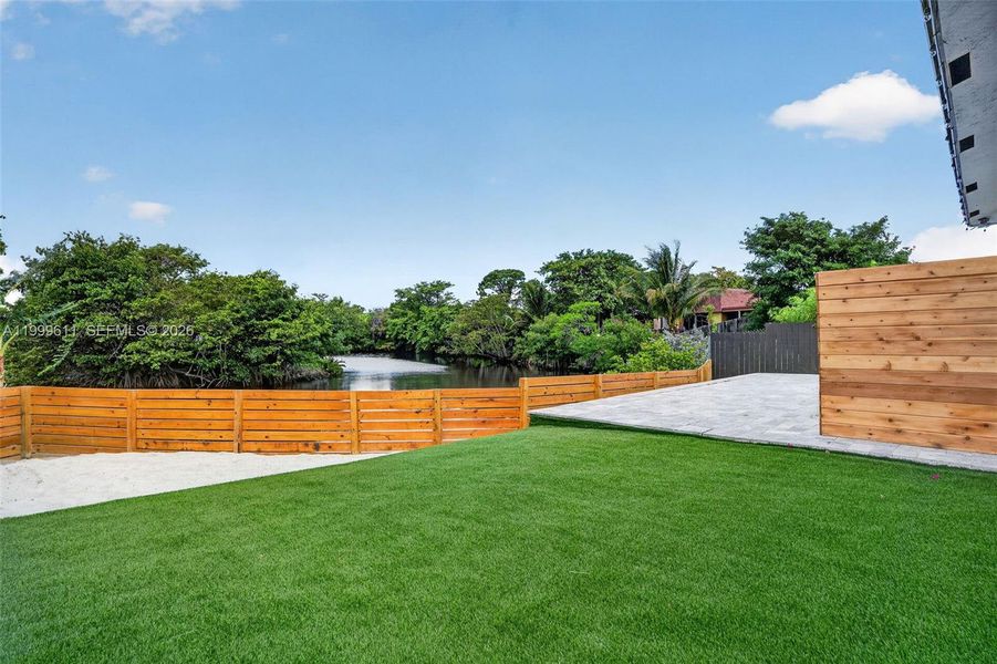 Exterior details and patio area of a home in , Fort Lauderdale (Image 22).