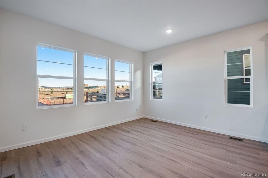 Spacious, unfurnished interior of a new home in Prelude at Sterling Ranch, Littleton (Image 39).