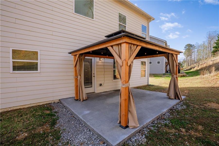 Exterior details and patio area of a home in , Dalton (Image 3).