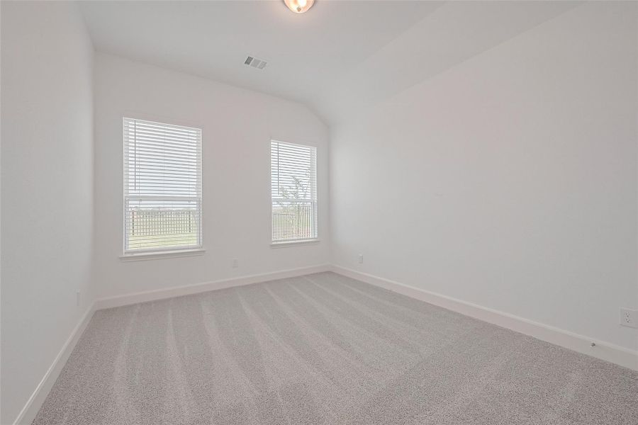 Spacious, unfurnished interior of a new home in Lago Mar, Texas City (Image 31).