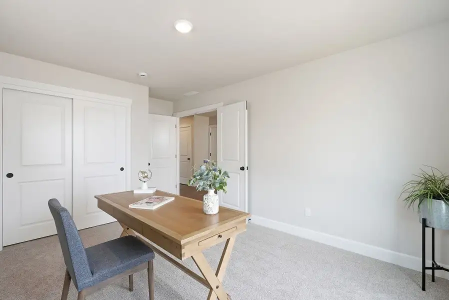Furnished interior view inside a new home in Upland Meadows, Hermiston (Image 11).