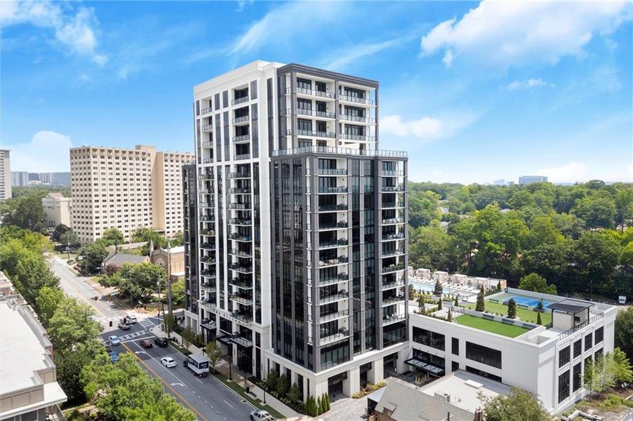Condo located in Atlanta, GA showcasing its design and architecture (Image 5).