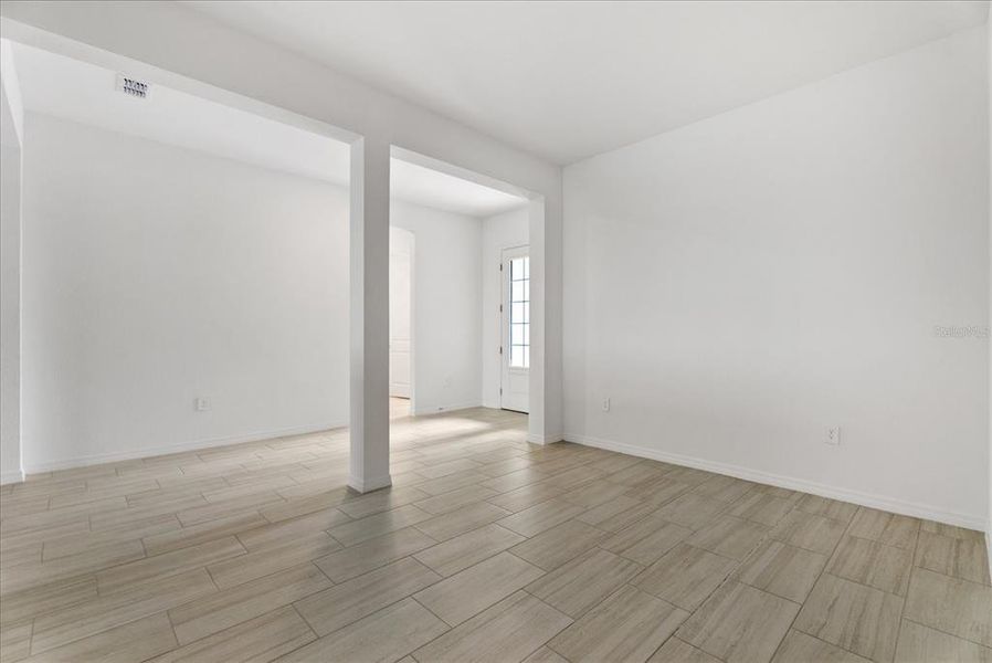Spacious, unfurnished interior of a new home in Calusa Country Club, Lakewood Ranch (Image 22).