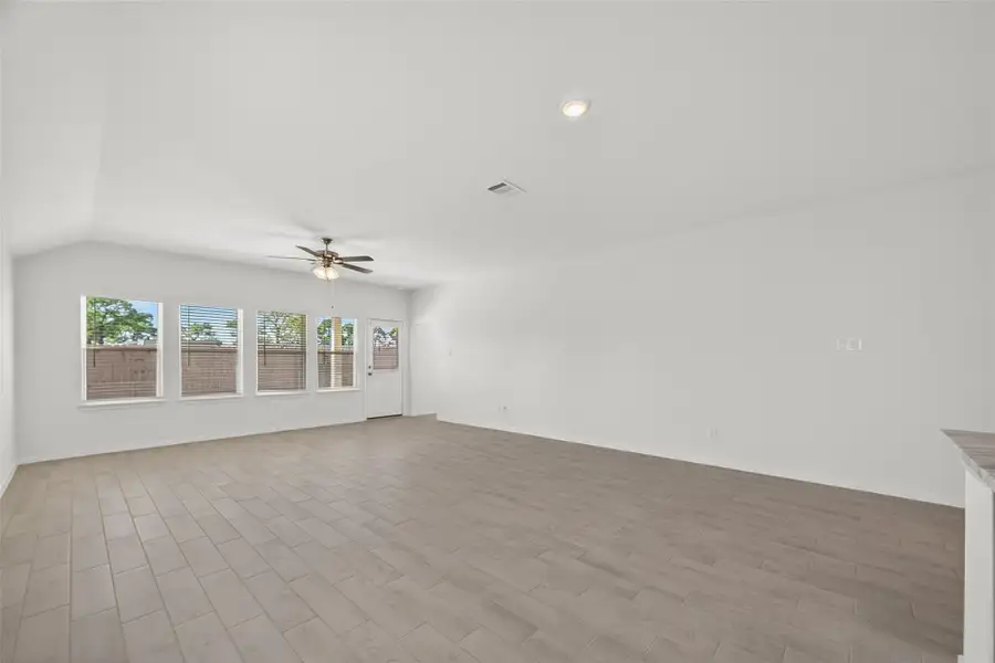 Spacious, unfurnished interior of a new home in Sunterra, Katy (Image 19).