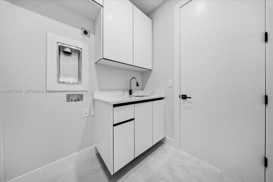 Furnished interior view inside a new home in , Cape Coral (Image 12).