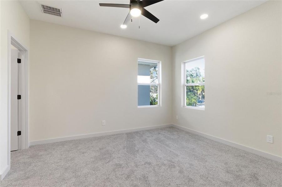 Spacious, unfurnished interior of a new home in , St. Petersburg (Image 20).