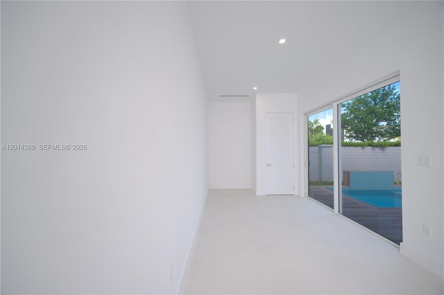 Spacious, unfurnished interior of a new home in , Doral (Image 25).