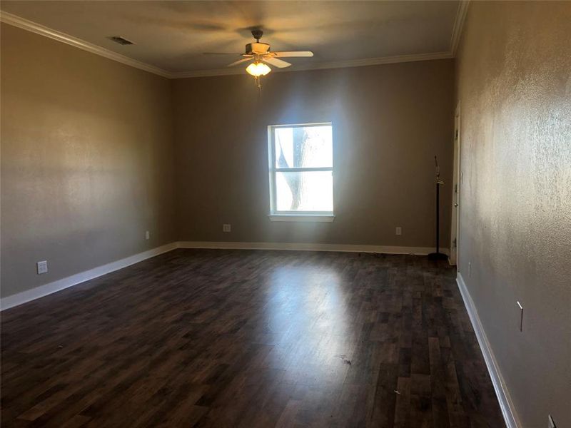 Spacious, unfurnished interior of a new home in , Sweetwater (Image 7).
