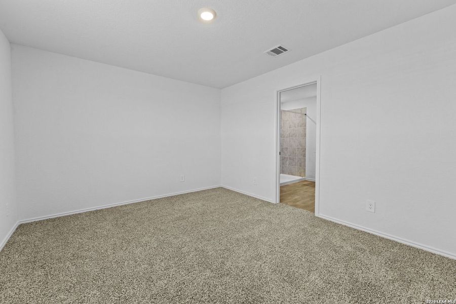 Spacious, unfurnished interior of a new home in Hickory Ridge, Elmendorf (Image 38).
