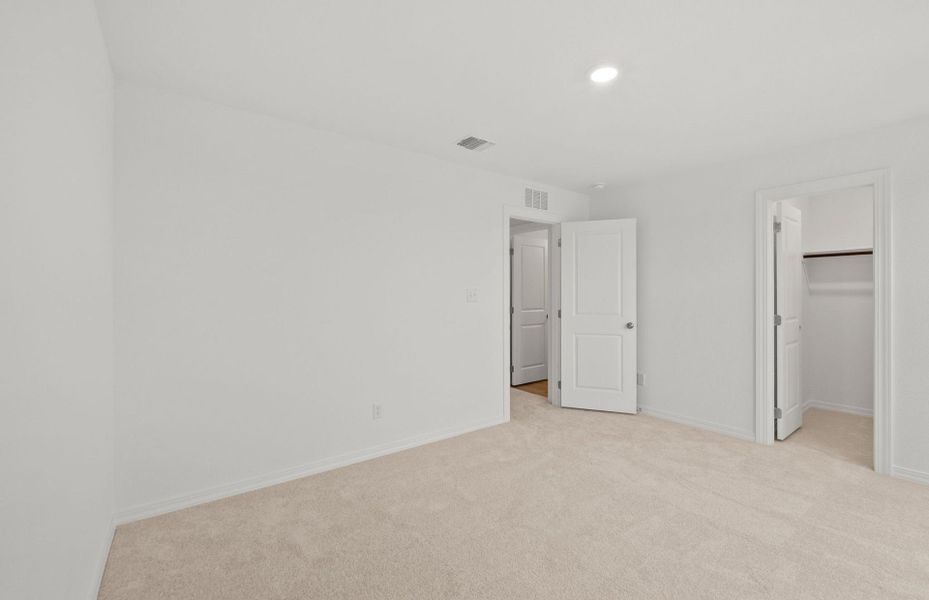 Spacious, unfurnished interior of a new home in Larson Crossing, Elgin (Image 26).