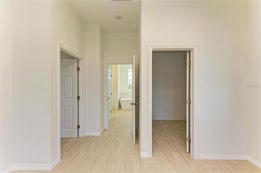 Spacious, unfurnished interior of a new home in , Port Charlotte (Image 16).