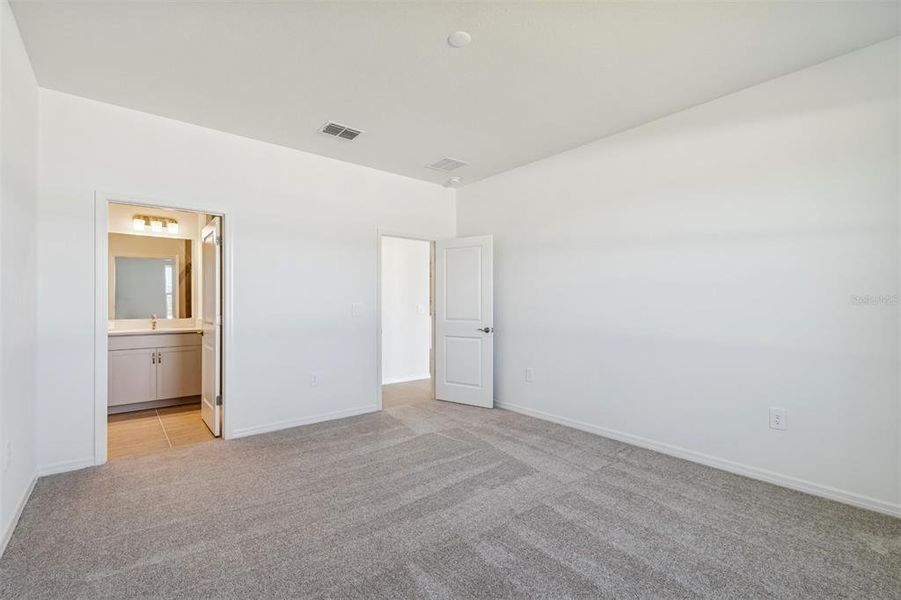 Spacious, unfurnished interior of a new home in Southpointe, Palmetto (Image 14).