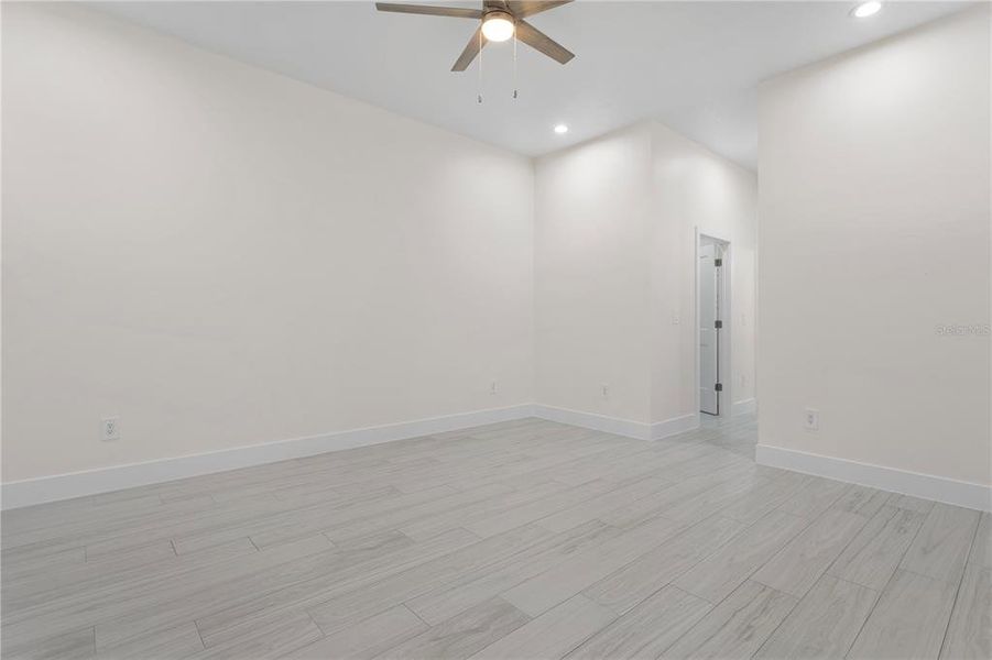 Spacious, unfurnished interior of a new home in , Eustis (Image 19).