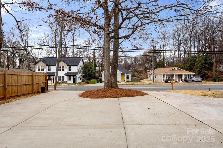 Community amenities in , Charlotte (Image 42).