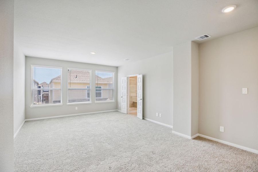 Spacious, unfurnished interior of a new home in Kemah Crossing - Luxe Series, Kemah (Image 38). Spacious, unfurnished interior of a new home in Kemah Crossing - Luxe Series, Kemah (Image 38).