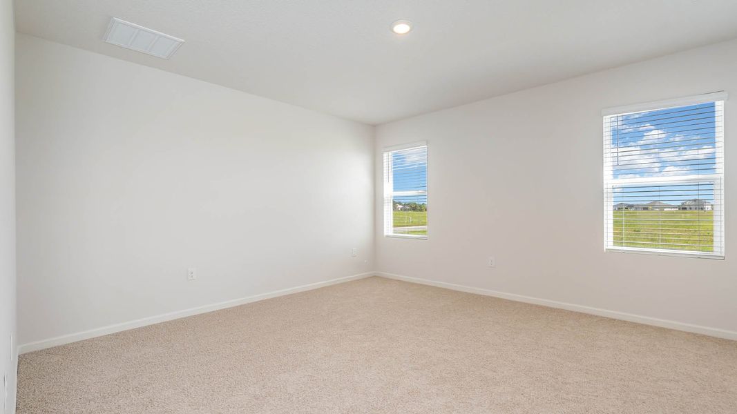 Spacious, unfurnished interior of a new home in Cypress Bay West, Palm Bay (Image 12).