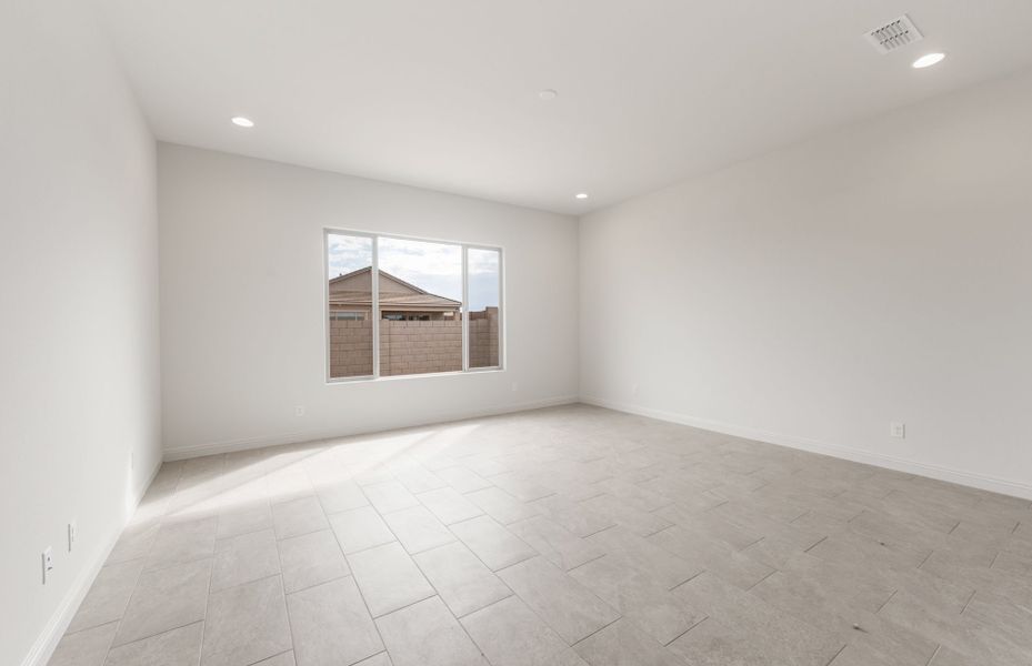 Spacious, unfurnished interior of a new home in Artisan at Asante, Surprise (Image 15).