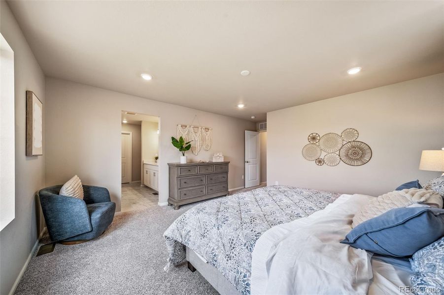 Furnished interior view inside a new home in Thompson River Ranch, Johnstown (Image 31).
