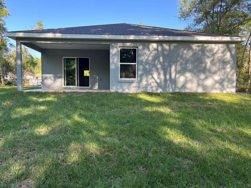 Exterior details and patio area of a home in , Dunnellon (Image 15).