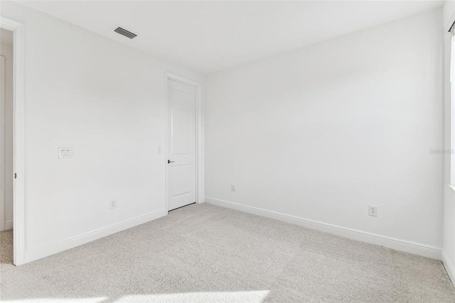 Spacious, unfurnished interior of a new home in Hawkstone, Sarasota (Image 12).