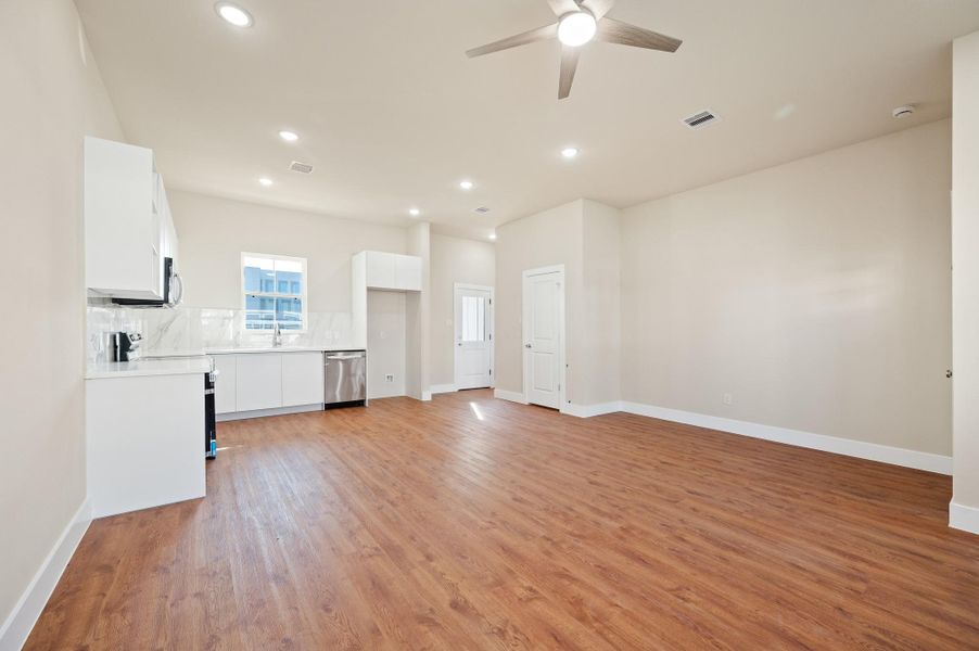 Spacious, unfurnished interior of a new home in Metro Village, Houston (Image 30).